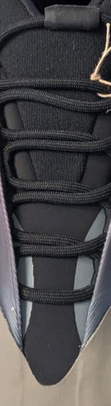 Deadstock Yeezy 700 - Picture 2 of 2